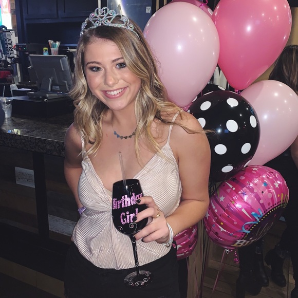 Meet your Posher, Tessa - Picture 1 of 1